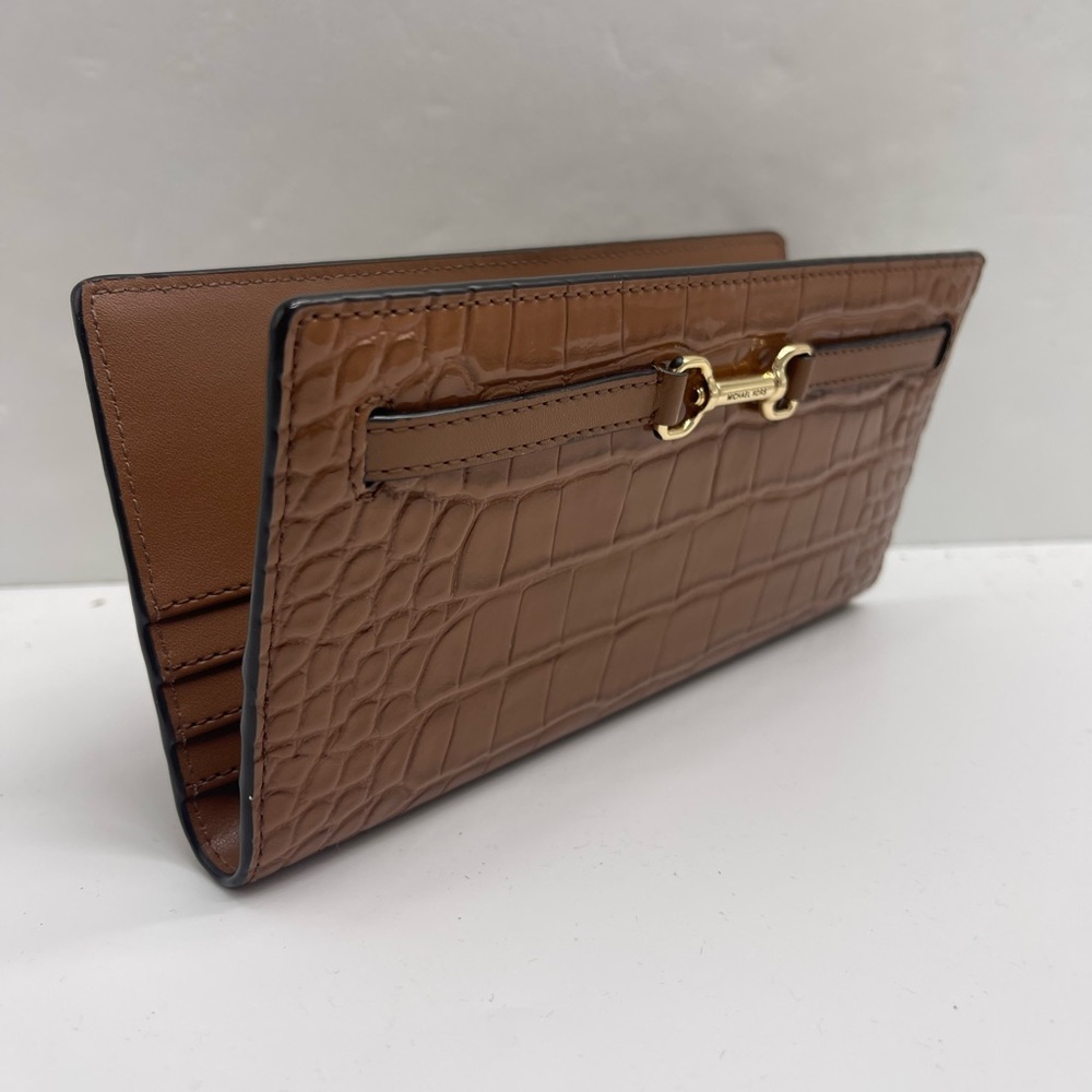 MICHAEL KORS Carson Large Crocodile Embossed Bifold Snap Wallet
Luggage
NWT - Picture 14 of 16